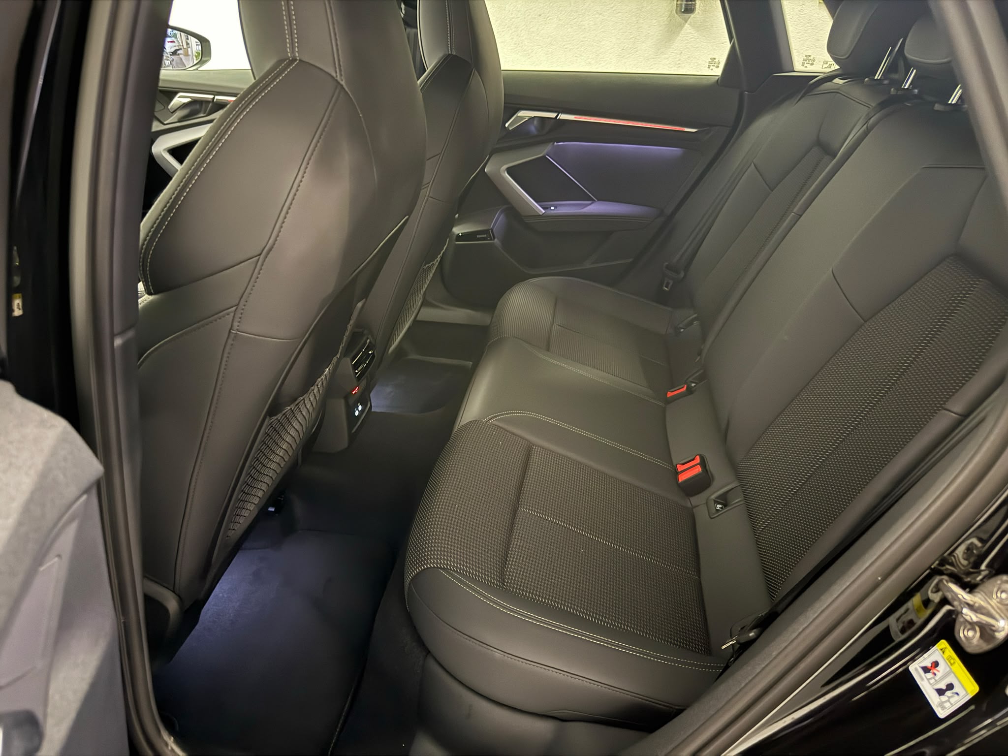
								Audi A3 Sportback 2.0 TDI 35 S line full									