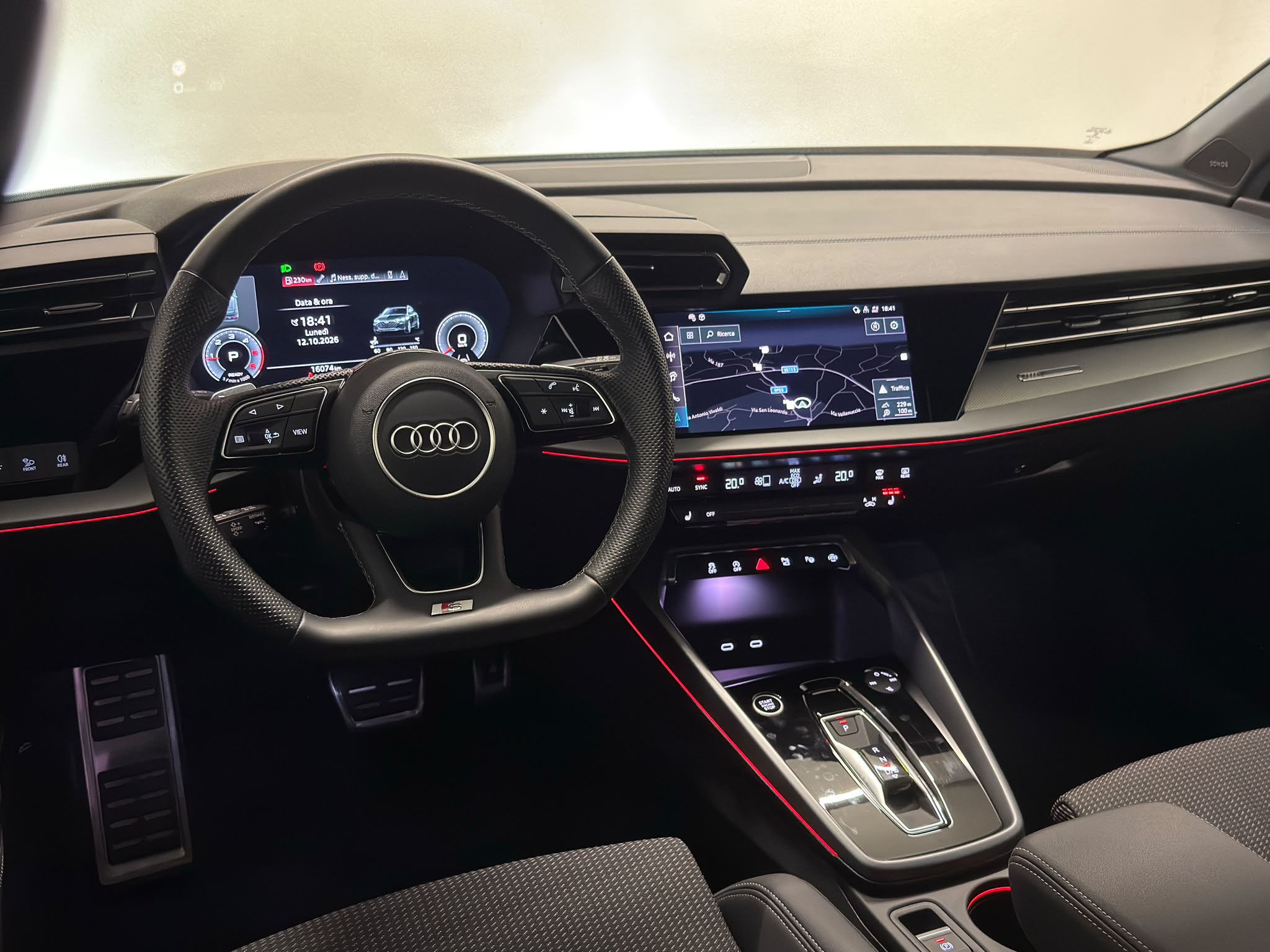 
								Audi A3 Sportback 2.0 TDI 35 S line full									