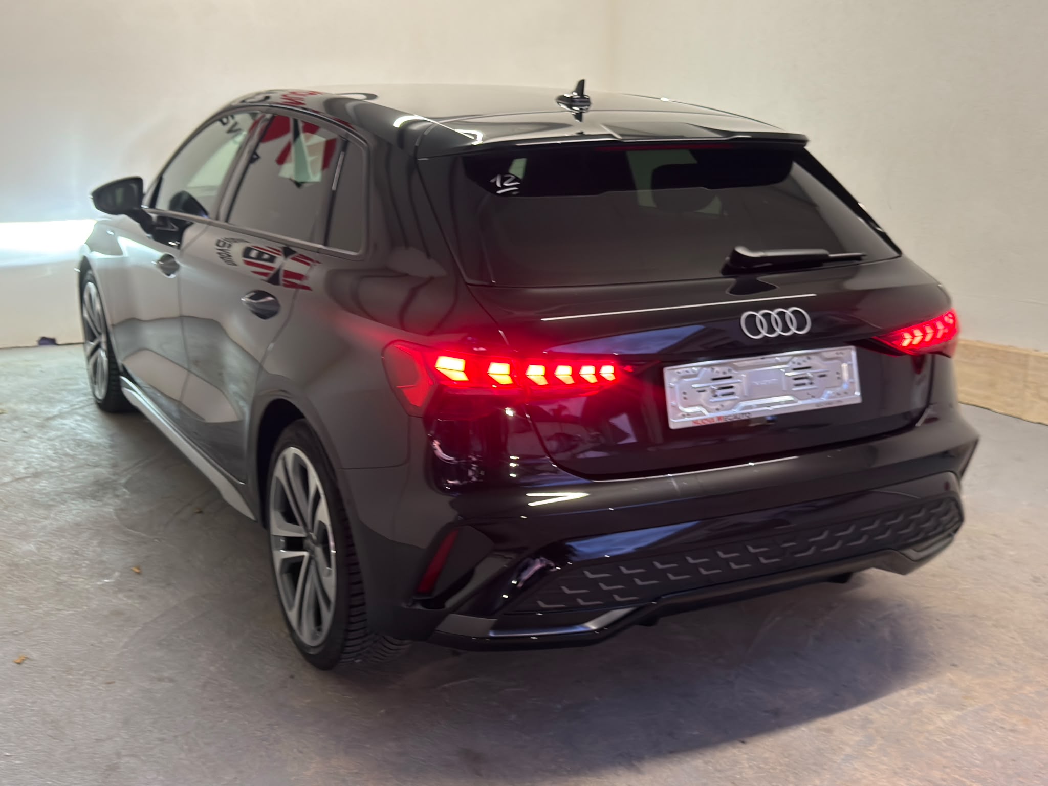 
								Audi A3 Sportback 2.0 TDI 35 S line full									