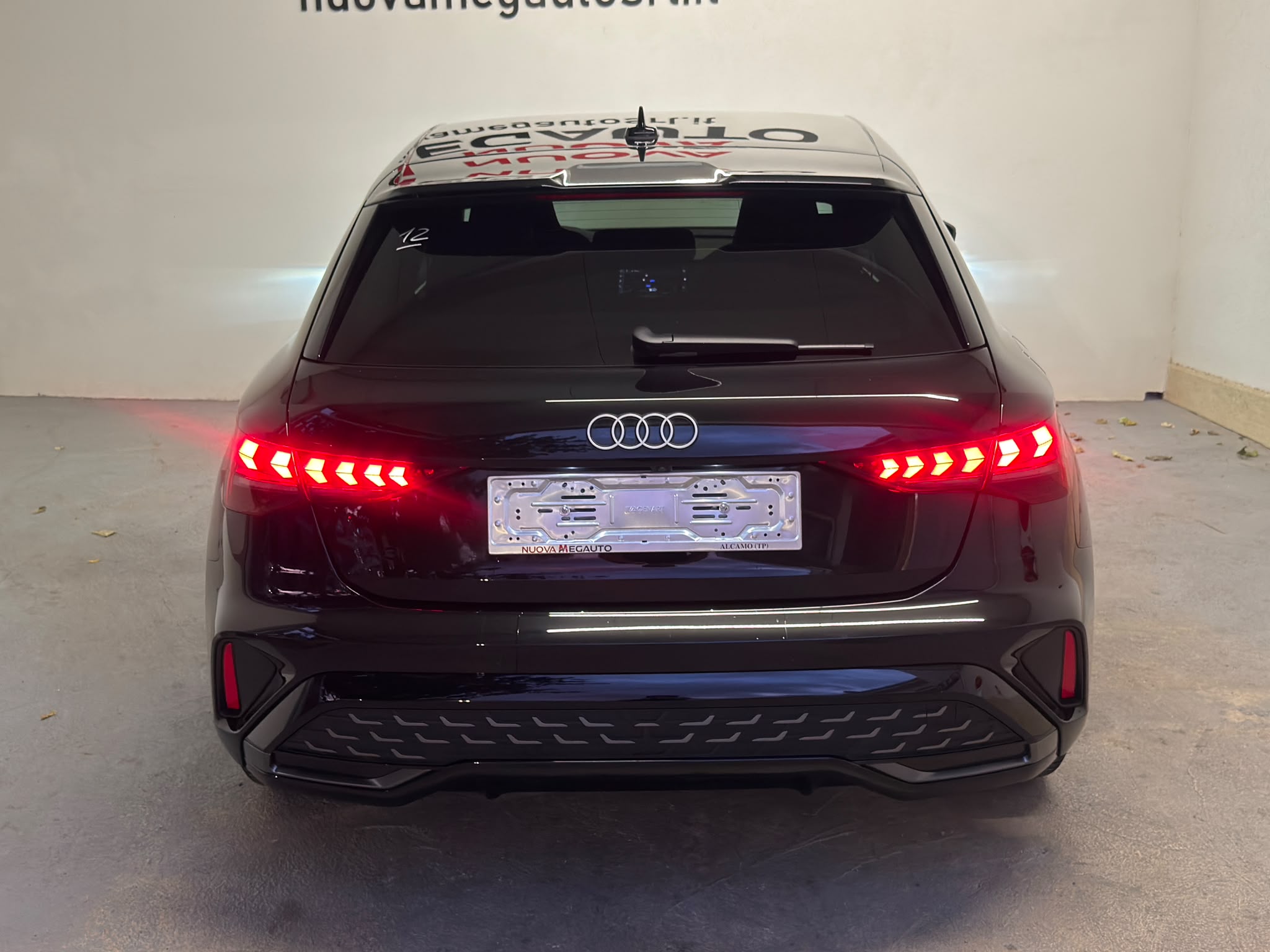 
								Audi A3 Sportback 2.0 TDI 35 S line full									