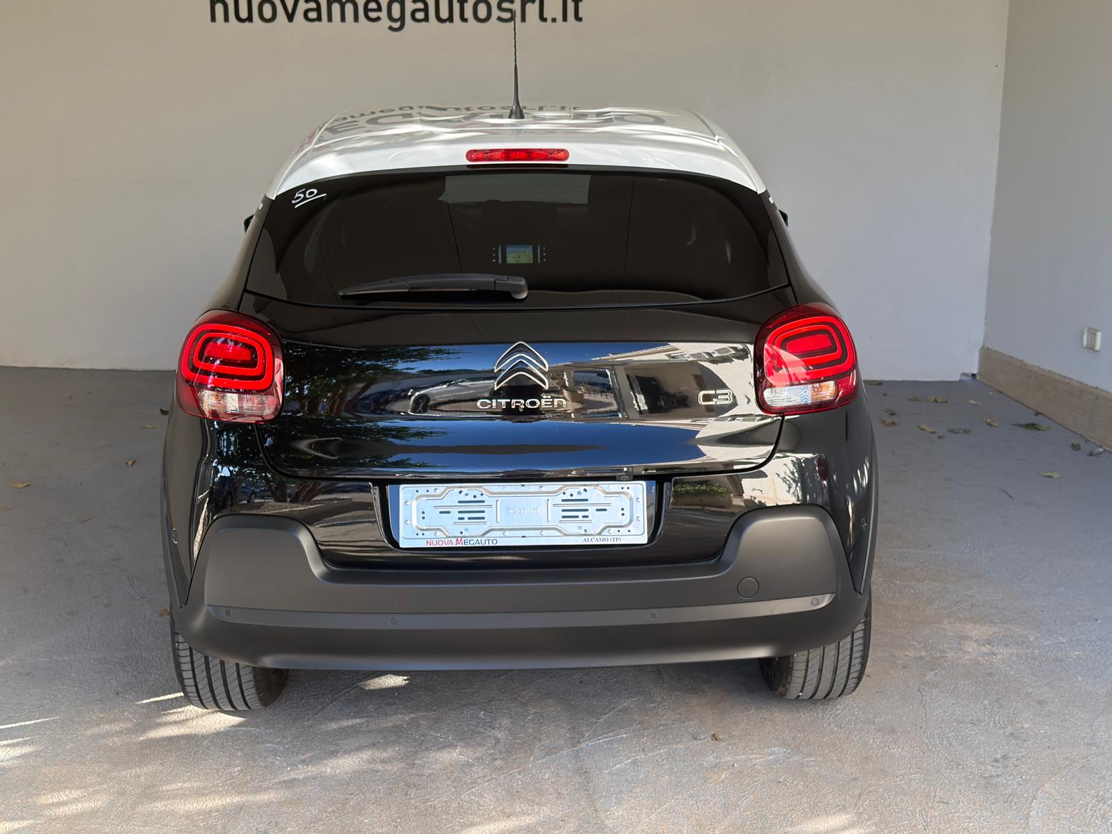 
								Citroen C3 1.2 PureTech 110 Shine full									